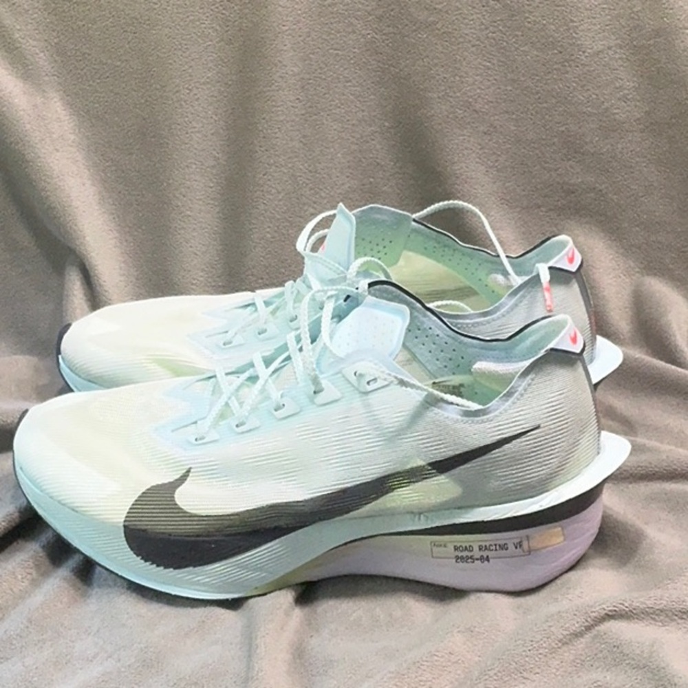 Nike Racing Shoes in Mint and Black